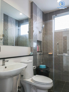 *****บ้านแฝดมือสองนนทบุรี ม.เรสท์ บางใหญ่ บ้านสวยพร้อมอยู่ เนื้อที่ 38.7 ตร.ว. ฟังก์ชั่น 3 ห้องนอน 2 ห้องน้ำ แถมแอร์ 1 เครื่อง! ต่อเติมครบ มีบิ้วท์อินครัว และโรงจอดรถพร้อมใช้งาน บนทำเลเดินทางสะดวก ใกล้เซ็นทรัลเวสต์เกต อิเกีย ทางด่วน และรถไฟฟ้าสถานี "คลองบางไผ่"